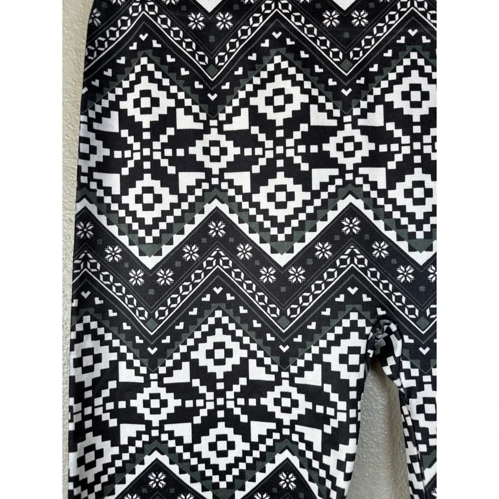 NO BOUNDARIES Juniors L Black White Chevron Print Seamless Ankle‎ Leggings NEW - Picture 2 of 11